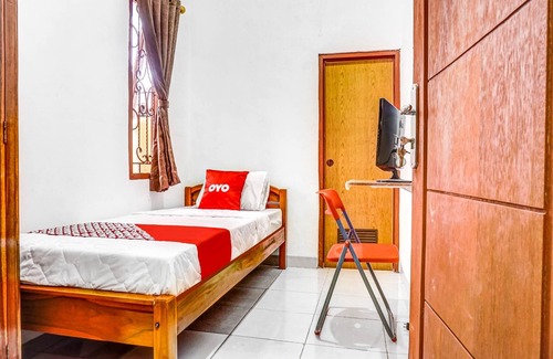 Ciputat Timur Hotel | OYO 90846 Guesthouse Bintaro Asri Syariah
