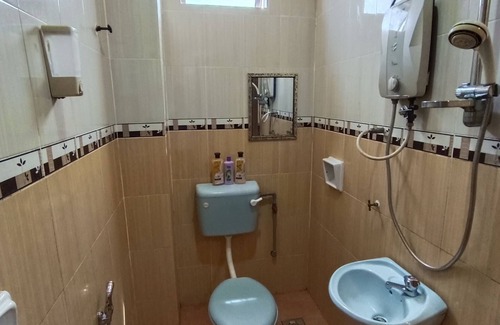 Kampung Tanjung Kapur Hotel | OYO 90868 Oba Hotel