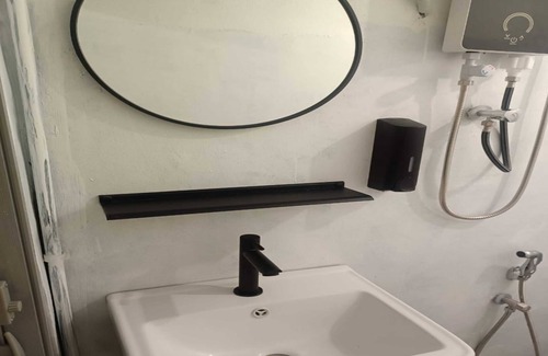 Jelutong Hotel | OYO 91085 J Stay Guesthouse