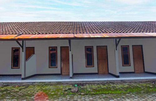 Senggigi Hotel | OYO 92308 Kos Duduk