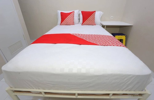 Ciputat Timur Hotel | OYO 93356 Pondok Cirendeu