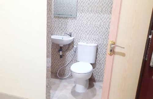 Ciputat Timur Hotel | OYO 93356 Pondok Cirendeu