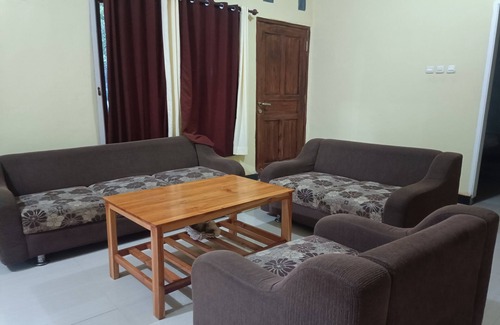 Mataram Hotel | OYO 93408 Penginapan Annisya Near SMA Negeri 2 Mataram