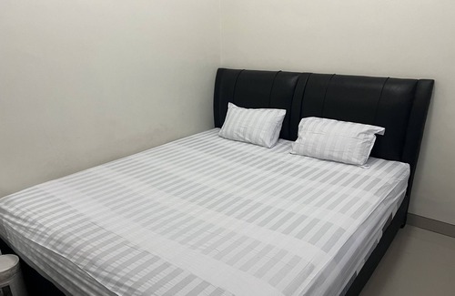 Watampone Hotel | OYO 93735 Pondok Zamzam Near Taman Arung Palakka, Bone