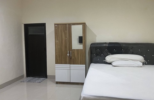 Watampone Hotel | OYO 93735 Pondok Zamzam Near Taman Arung Palakka, Bone