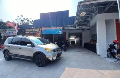 Karawang Timur Hotel | OYO 93962 Jm Guest House