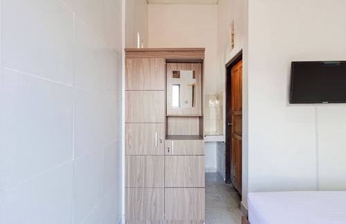 Pemogan Hotel | OYO 94091 Sn Guest House