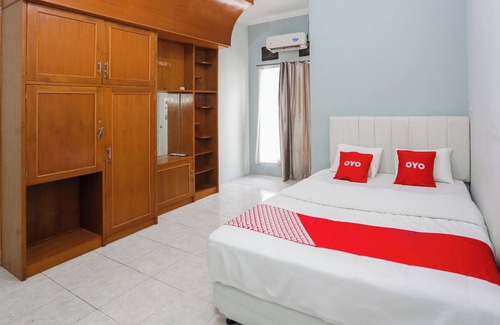 Kalimalang Hotel | OYO 94251 Sman House