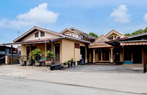 Balikpapan Hotel | OYO 94775 Palm Cafe Inn