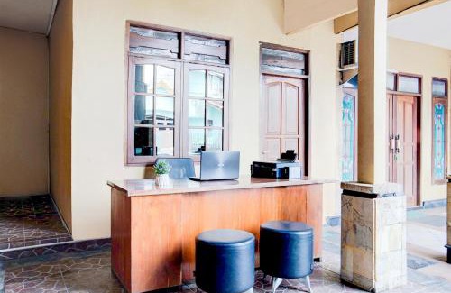 Balikpapan Hotel | OYO 94775 Palm Cafe Inn