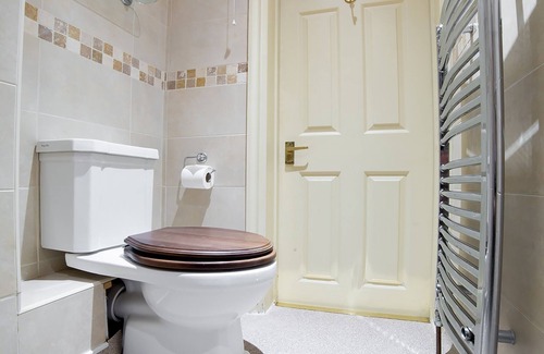 Bath Bed & Breakfast | OYO Bailbrook Lodge, Bath