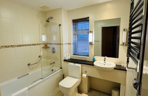 Blaby Hotel | OYO Blaby Westfield Hotel