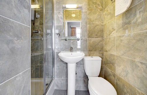 Elthorne Hotel | OYO Bostons Manor Hotel, Hanwell London