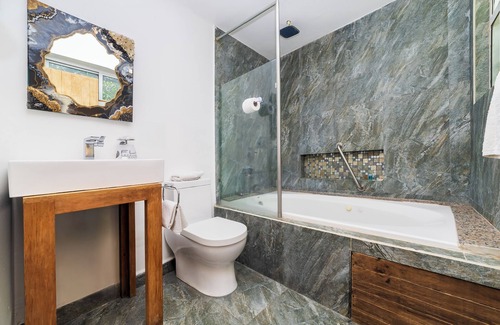 Anahuac Hotel | OYO Casa Anzures Mexico City