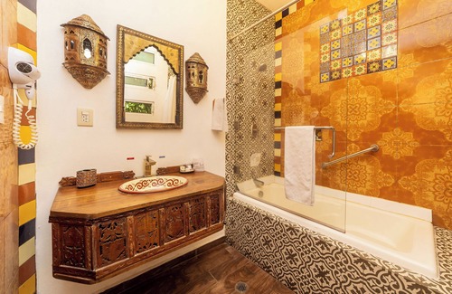 Anahuac Hotel | OYO Casa Anzures Mexico City