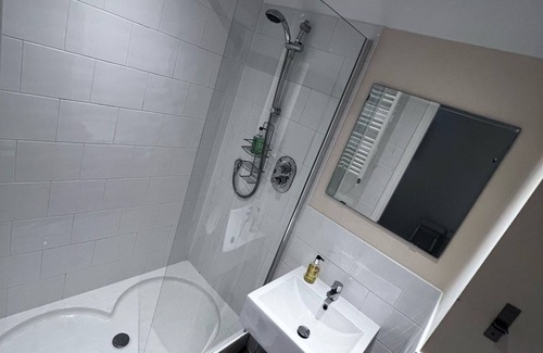 Hawes Hotel | OYO Cocketts Hotel