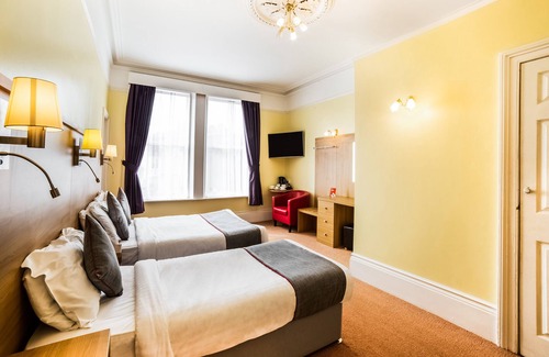 St Leonards-On-Sea Bed & Breakfast | OYO Eagle House Hotel, St Leonards Hastings