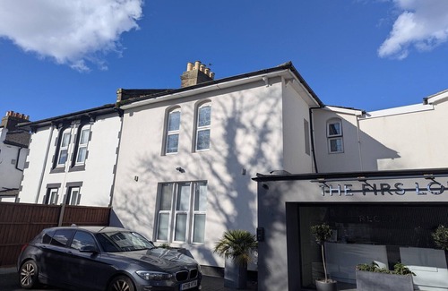 Heston Central Apartment | OYO Firs Lodge London Heathrow| Standard Twin