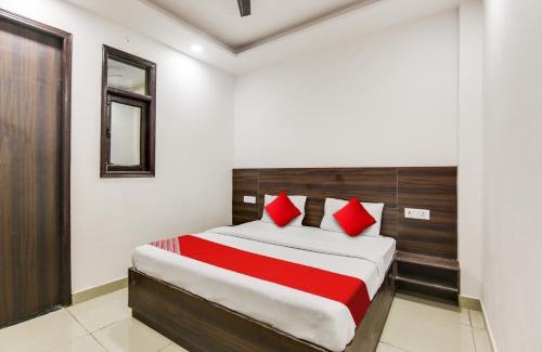 Azadpur Hotel | OYO Flagship Hotel Apple Guest House