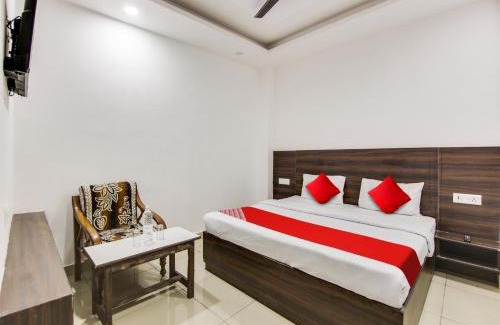 Azadpur Hotel | OYO Flagship Hotel Apple Guest House