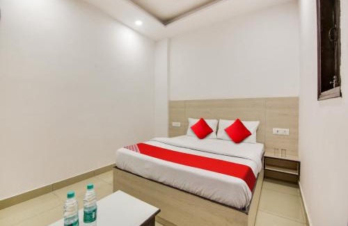Azadpur Hotel | OYO Flagship Hotel Apple Guest House