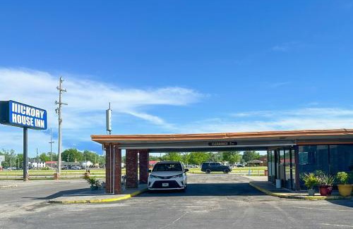 Grayridge Hotel | OYO Hickory House Inn