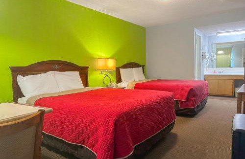 Grayridge Hotel | OYO Hickory House Inn