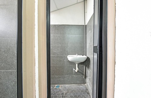 Kuantan Hotel | OYO Home 90830 S Homestay