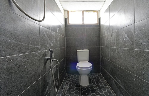 Kuantan Hotel | OYO Home 90830 S Homestay