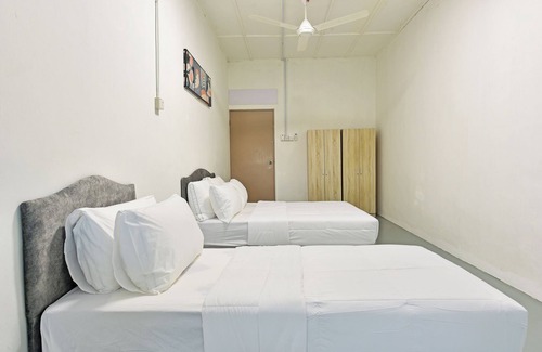 Kuantan Hotel | OYO Home 90830 S Homestay