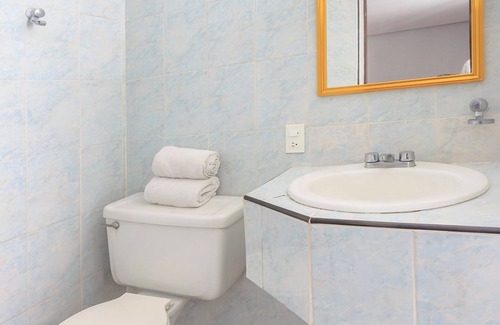 Downtown Guadalajara Hotel | OYO Hotel Colón Express
