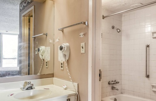Tougaloo Hotel | OYO Hotel Jackson North I-55