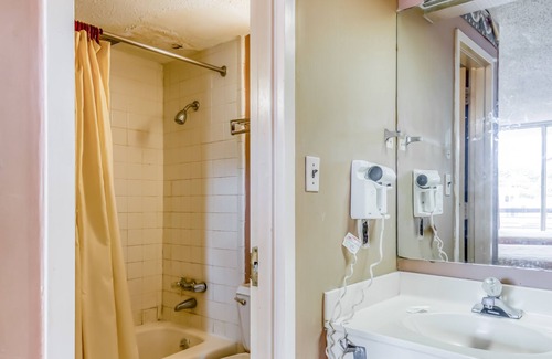 Tougaloo Hotel | OYO Hotel Jackson North I-55