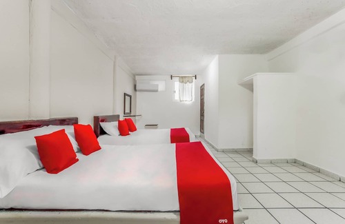 Alfredo V. Bonfil Hotel | OYO Hotel Jaguar