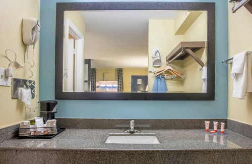 Cedar Bluff Hotel | OYO Hotel Knoxville TN Cedar Bluff I-40
