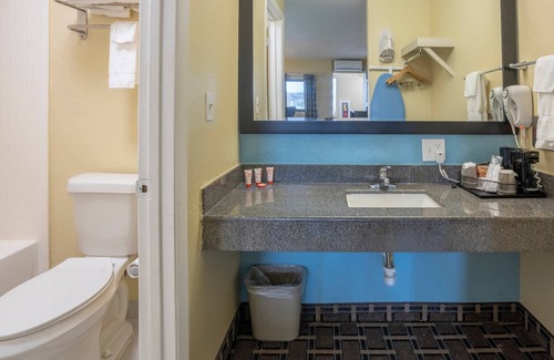 Cedar Bluff Hotel | OYO Hotel Knoxville TN Cedar Bluff I-40