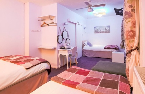 Cleethorpes Hotel | OYO Hotel Mj Kingsway, Cleethorpes Seafront