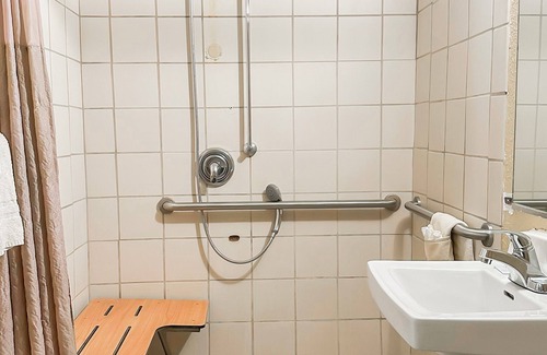 Mobile Hotel | OYO Hotel Mobile, AL I-65 at Airport Blvd