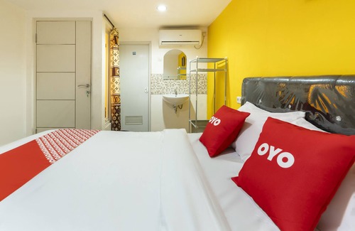 Surabaya Hotel | OYO Life 3782 Gunung Anyar
