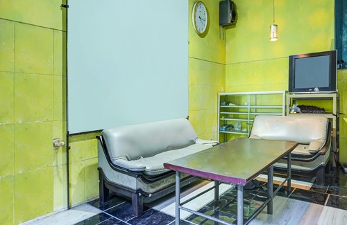 Karawang Hotel | OYO Life 91205 Rindang Guesthouse Syariah