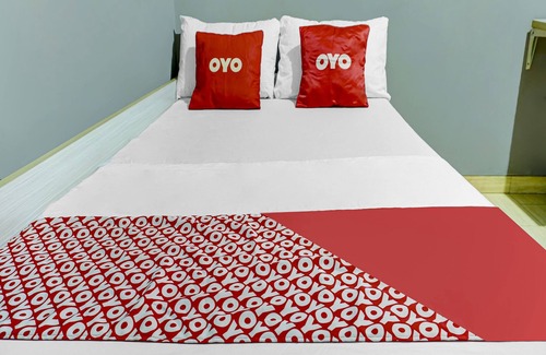 Karawang Hotel | OYO Life 91205 Rindang Guesthouse Syariah