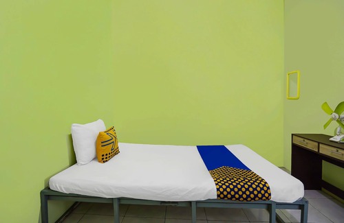 Malang Hotel | OYO Life 92474 Penginapan Rusunawa Ii