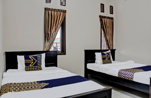 Tanjung Karang Hotel | OYO Life 92509 Maulana Guest House Simpur