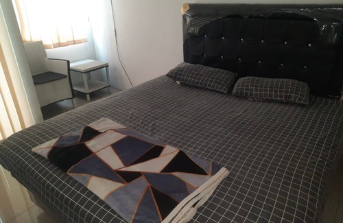 Karawang Hotel | OYO Life 93139 Apartemen Grand Sentraland By Evi