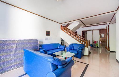 Surabaya Hotel | OYO Life 93978 Wisma Homestay Syariah