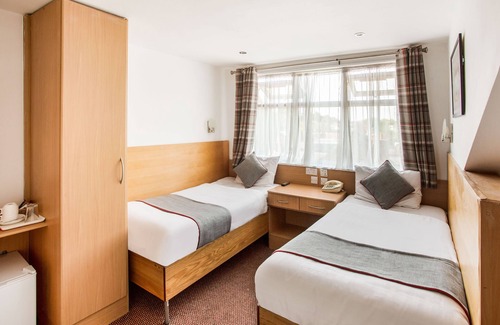 Acton Hotel | OYO London Guest House