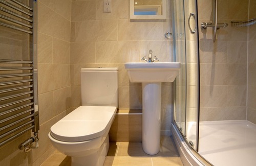 Summertown House | OYO Lonsdale Guest House