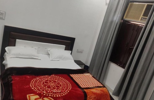 Sardhana Hotel | OYO Metro Oasis Hotel