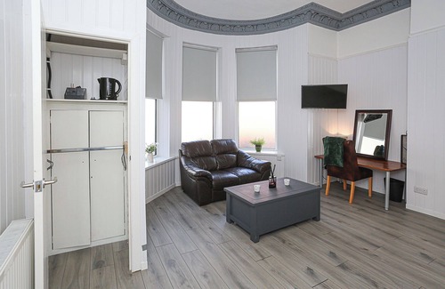 Belfast City Centre Hotel | OYO Queens Quarter