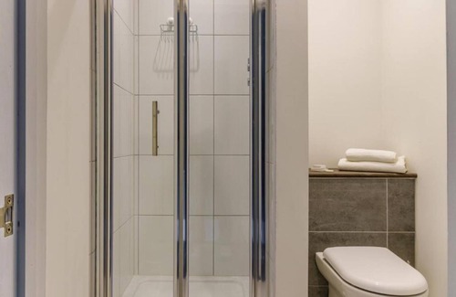 Brighton House | OYO Ruby Pub & Hotel